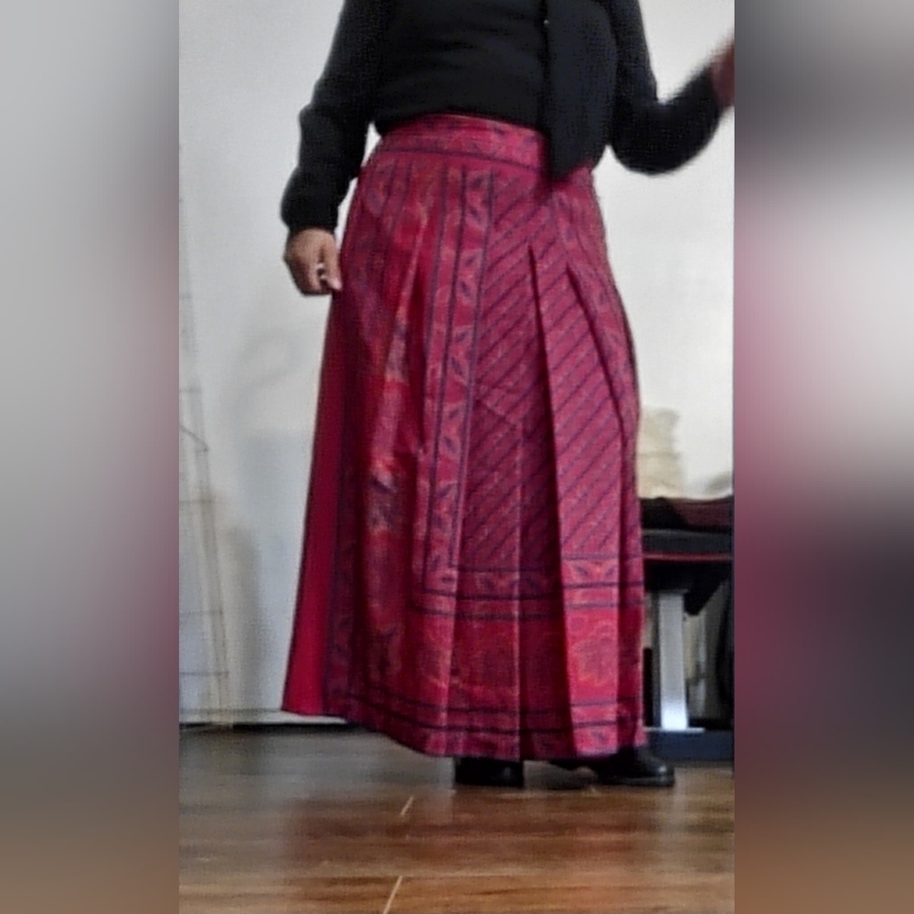 RED LONG SKIRT M/L - Picture 8 of 17